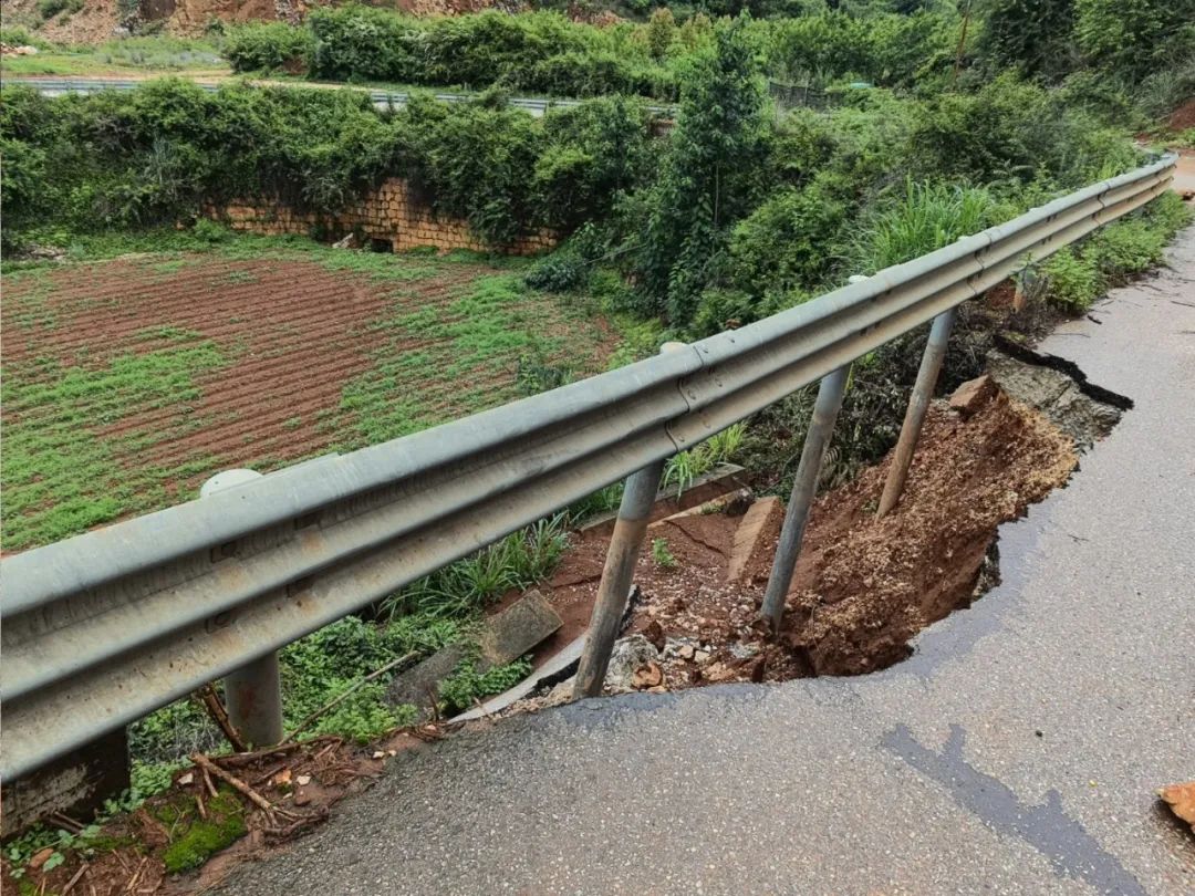 雨季汛期交通安全提示_出行提示_石林縣雨季道路隱患點(diǎn)